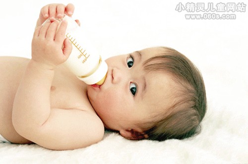 家长切记 不要认为奶粉可以提供完全营养