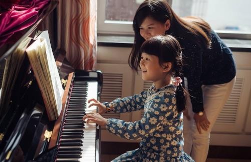 女孩子学钢琴好还是古筝好 为什么？