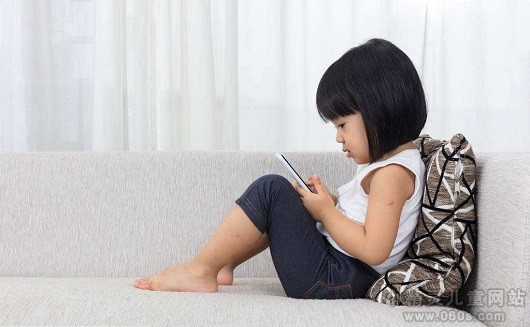 如何正确引导孩子玩手机 引导孩子玩手机的方法