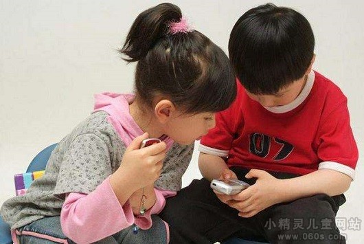 如何正确引导孩子玩手机 引导孩子玩手机的方法