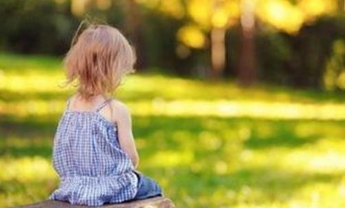 发现小孩有轻微自闭症怎么办呢？