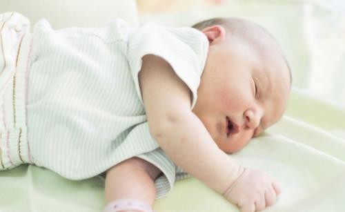 新生宝宝的哪些异常表现需及时就诊