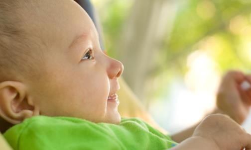 如何及时发现宝宝早期视力功能不足