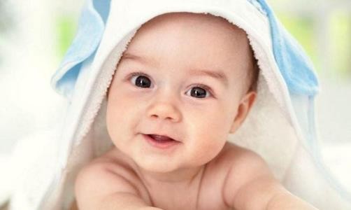 小婴儿频繁呕吐 或是牛奶蛋白过敏